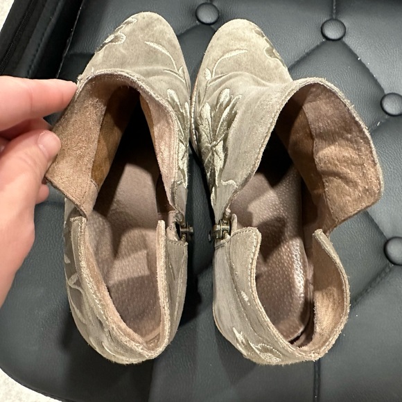 Seychelles booties in size 8.5 - Picture 5 of 6